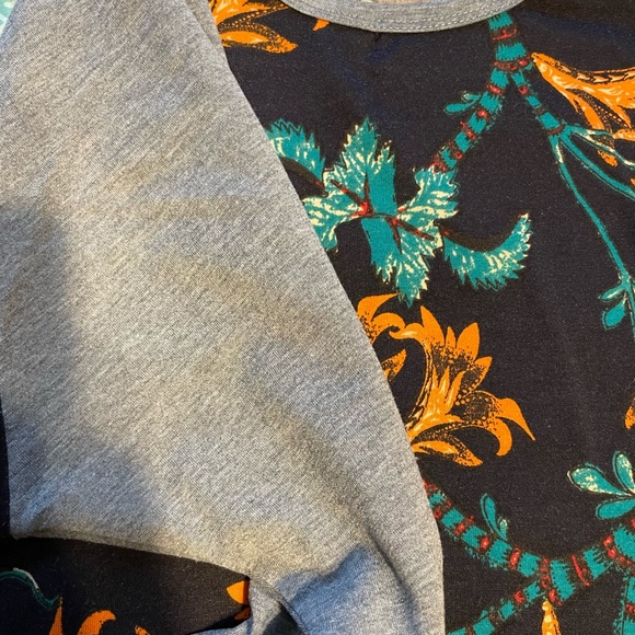 4 for 22!! Bundle of 4 size medium LuLaRoe Randy shirts. - Picture 5 of 5